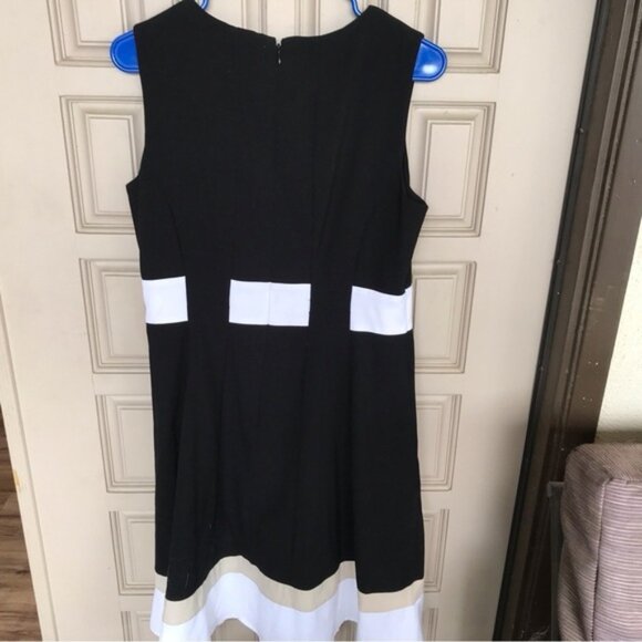 VTG Calvin Klein Dress Blk/Wht/Tan Fit and Flare Sz10 Zip Round Neck Sleeveless - Picture 7 of 7